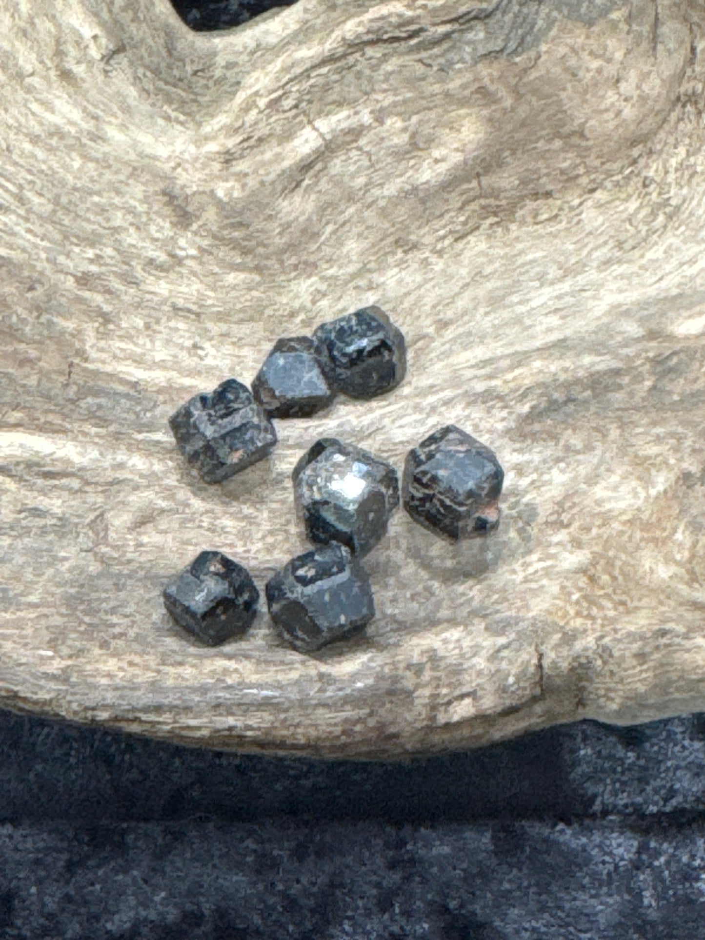 Black Garnet (Melanite) – Raw