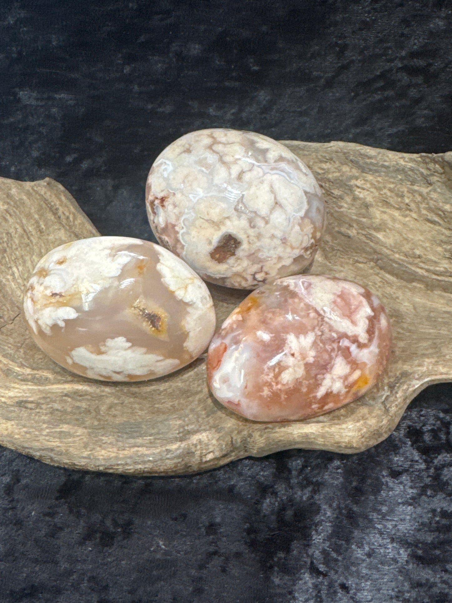 Flower agate palm stone