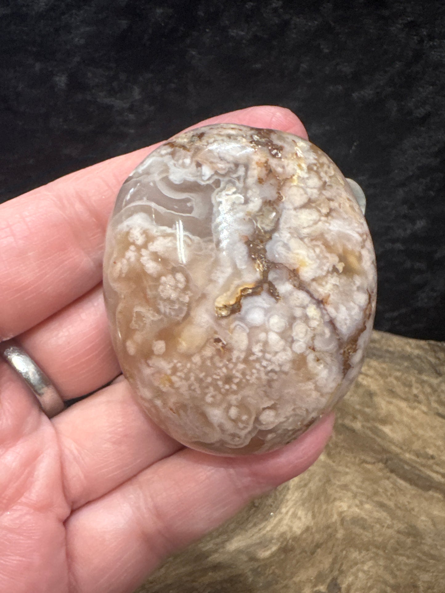 Flower agate palm stone