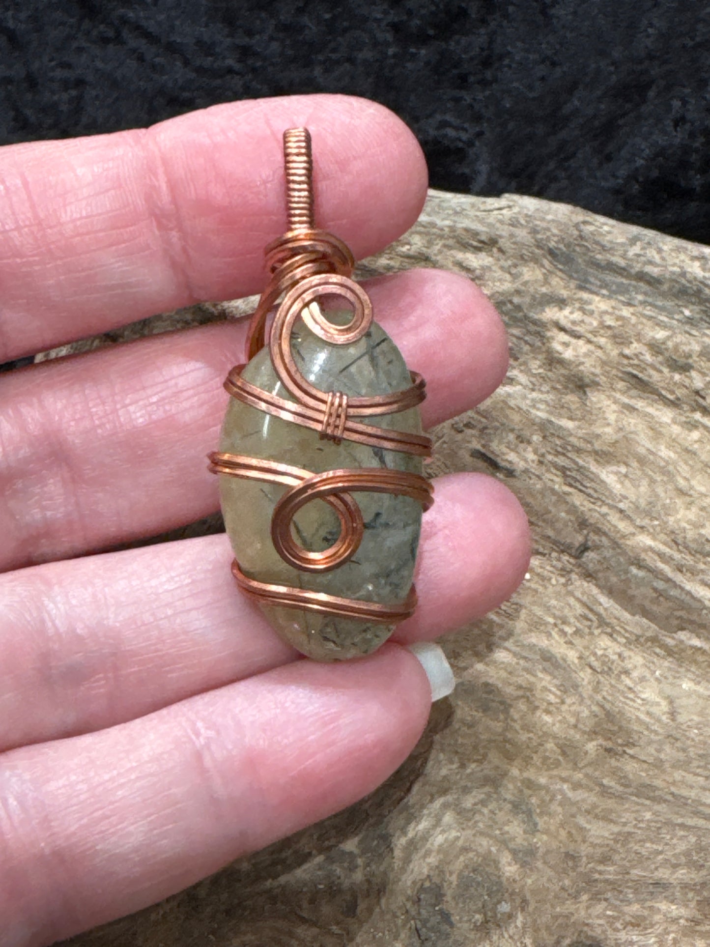 Prehnite wire wrap