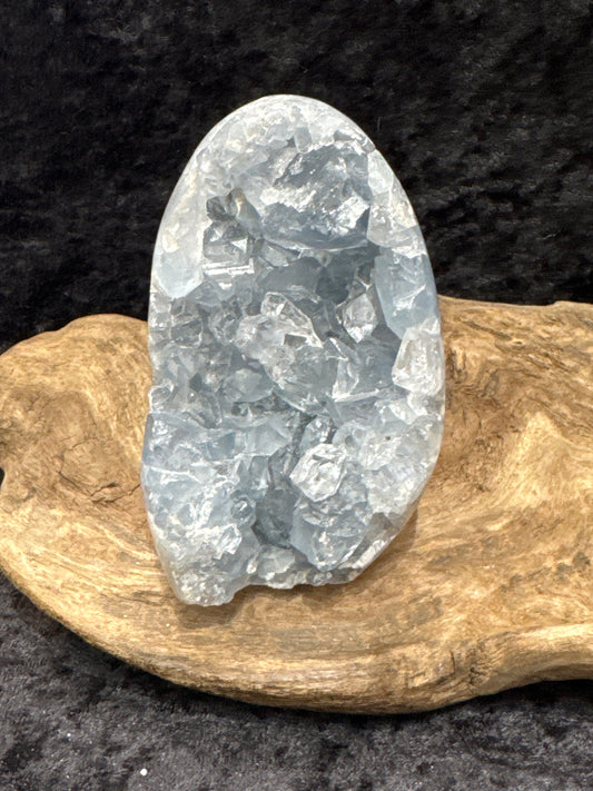 Celestite free form