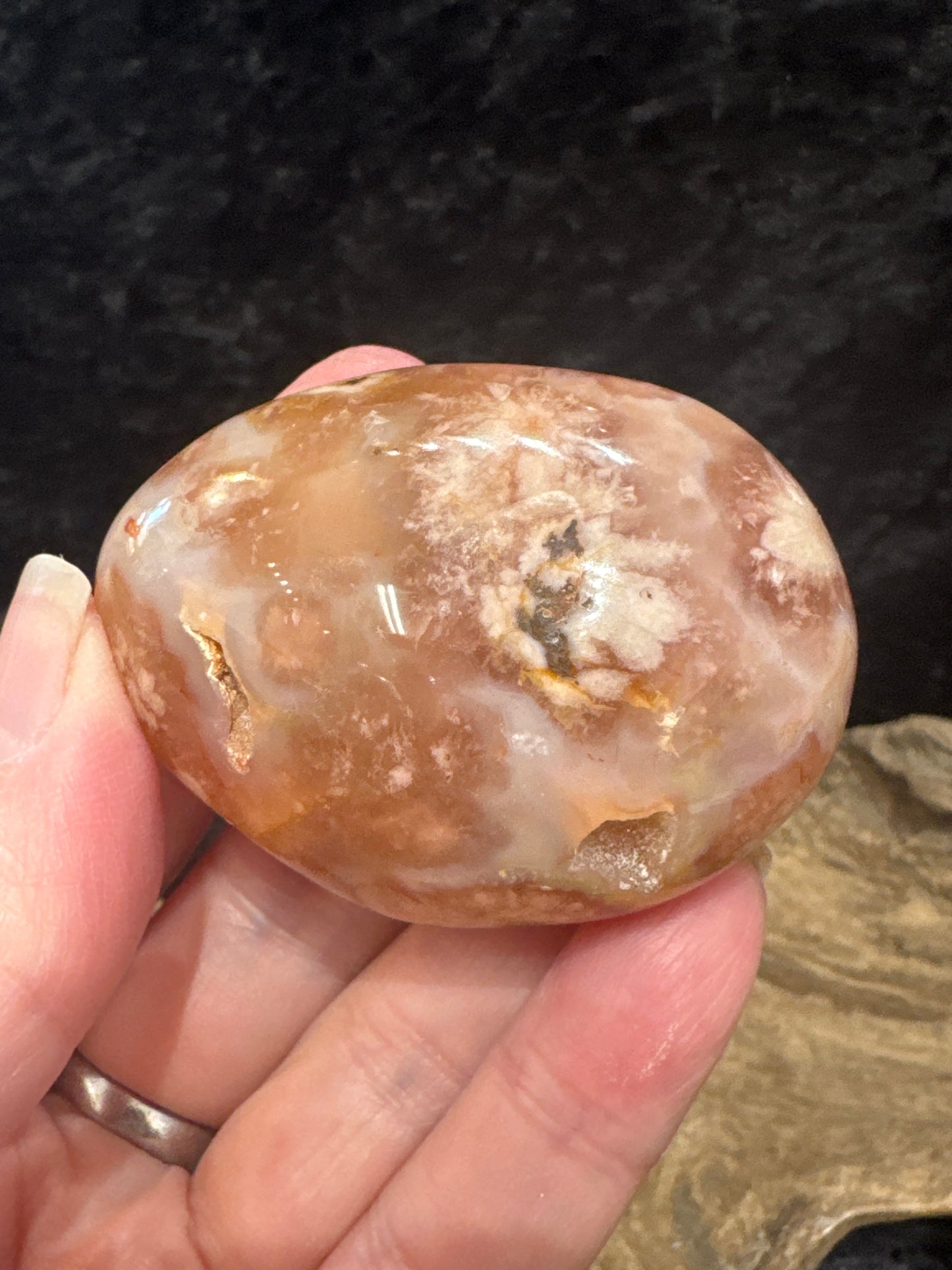 Flower agate palm stone