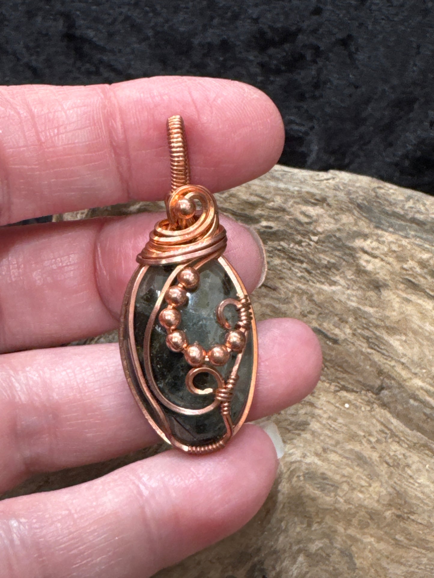 Prehnite wire wrap