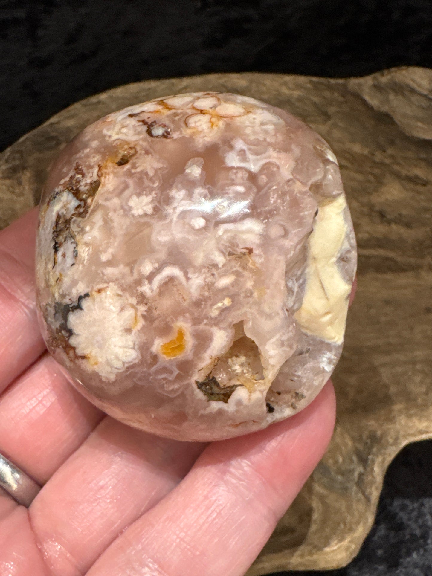 Flower agate palm stone