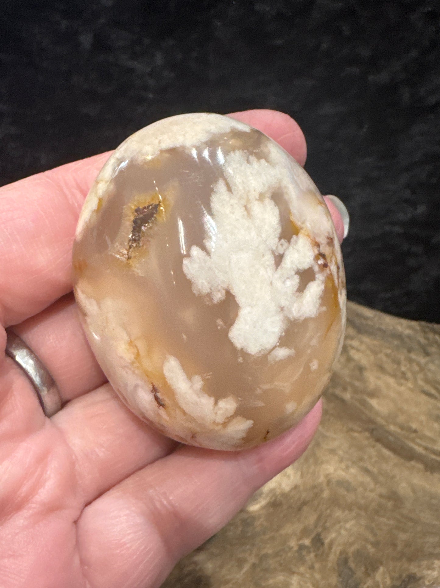 Flower agate palm stone