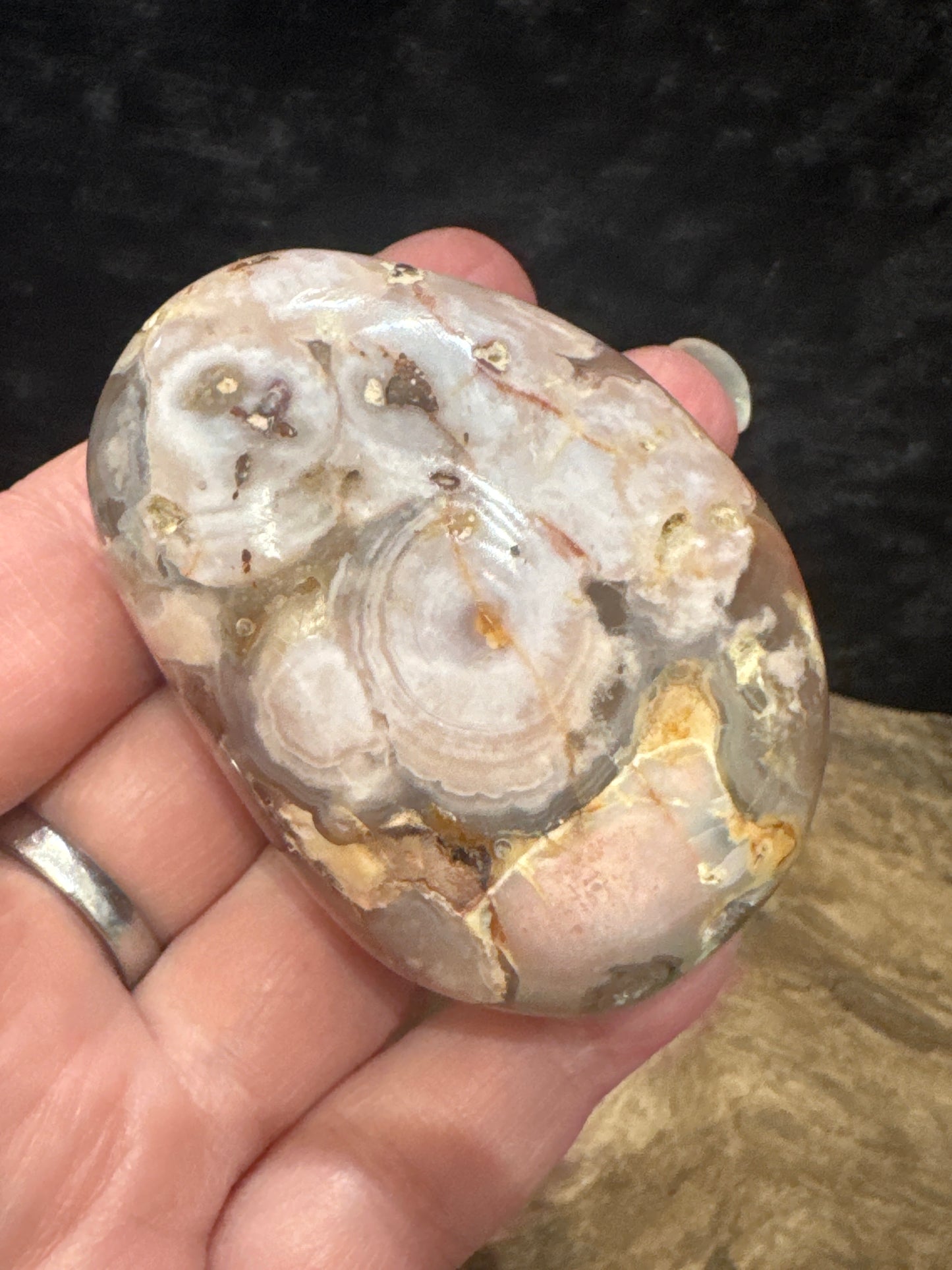 Flower agate palm stone