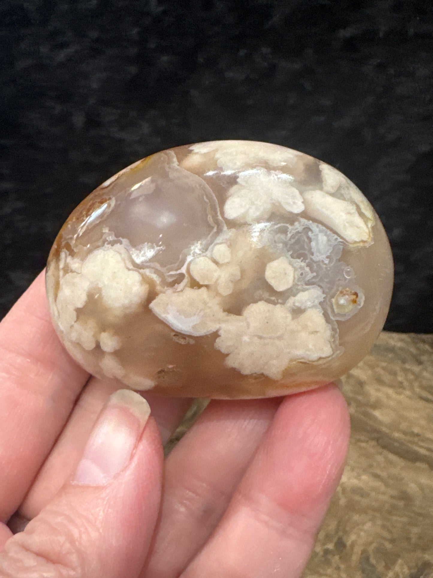 Flower agate palm stone