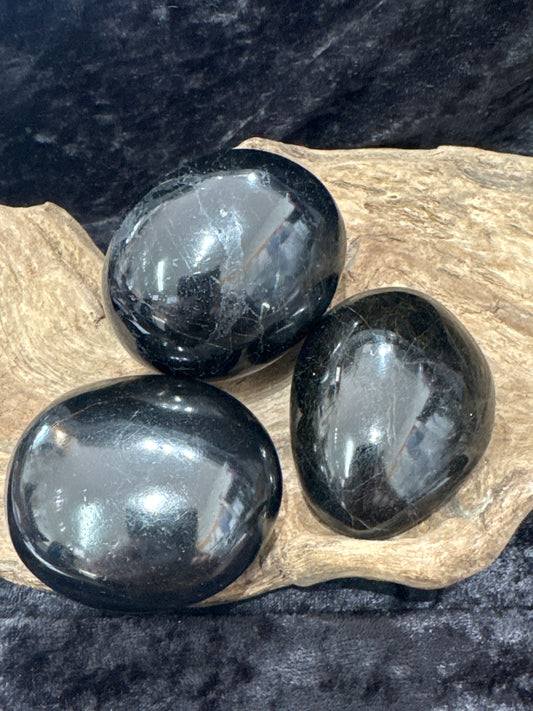 Black tourmaline palm stones - Madagascar