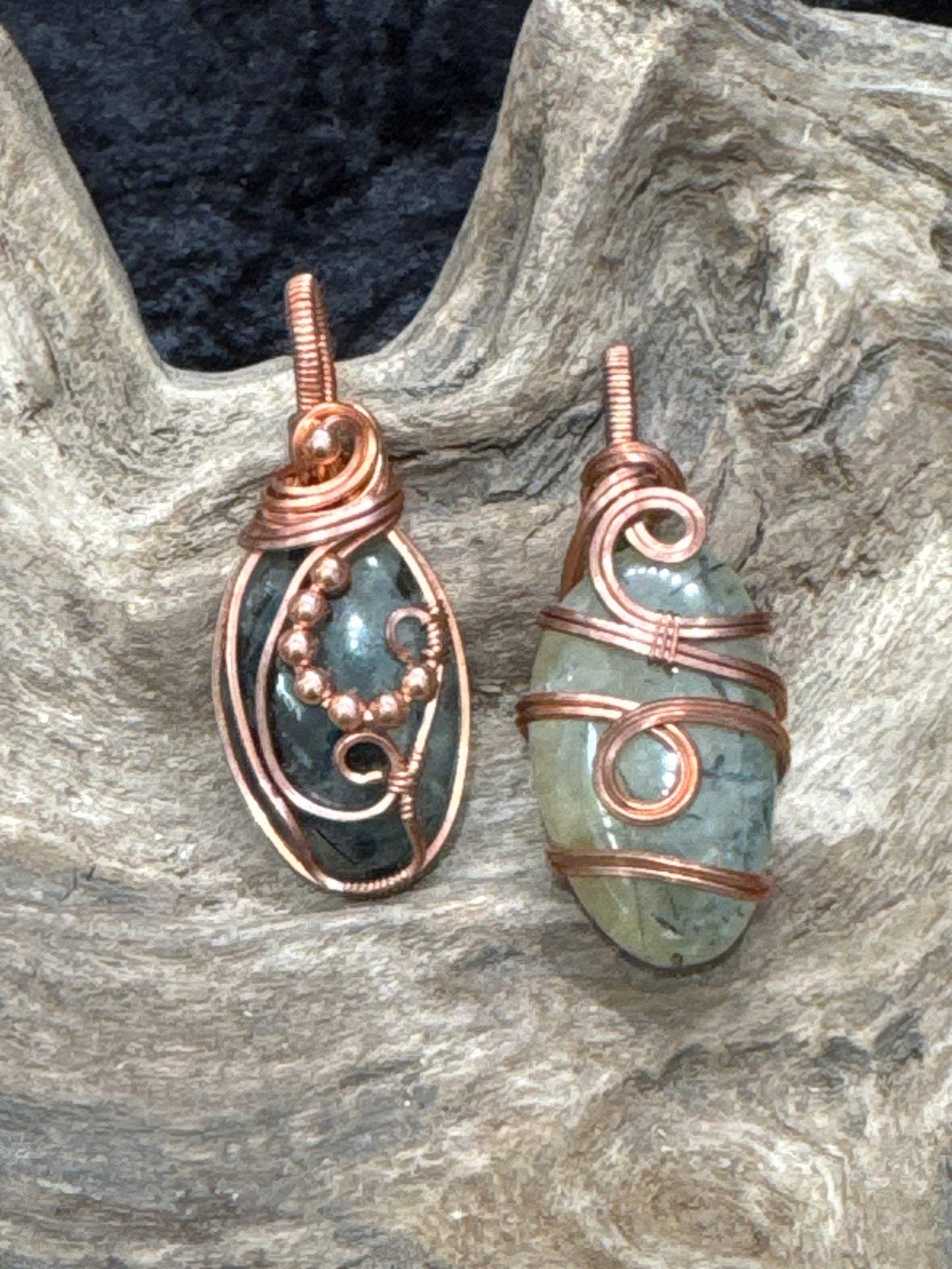 Prehnite wire wrap