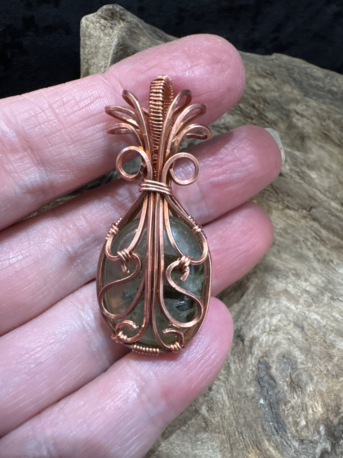 Prehnite wire wrap