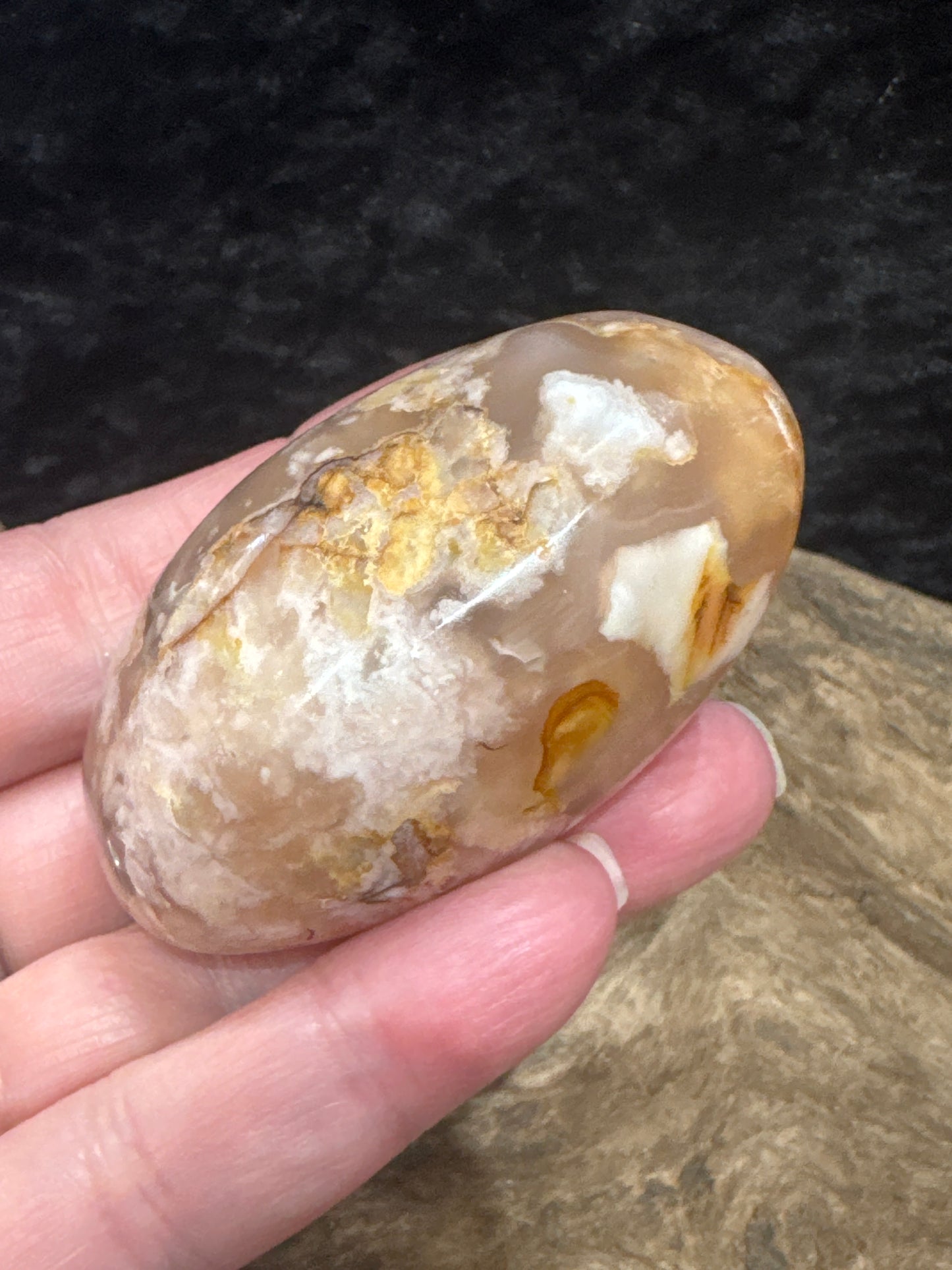 Flower agate palm stone