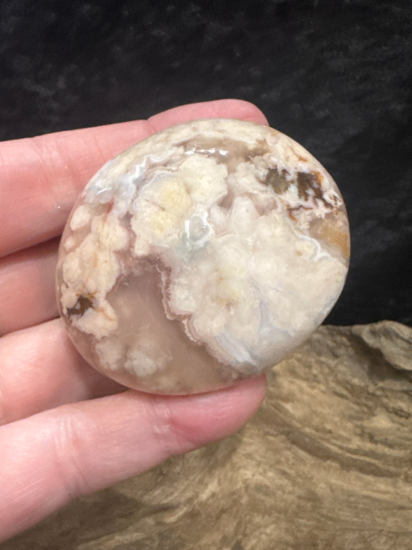 Flower agate palm stone
