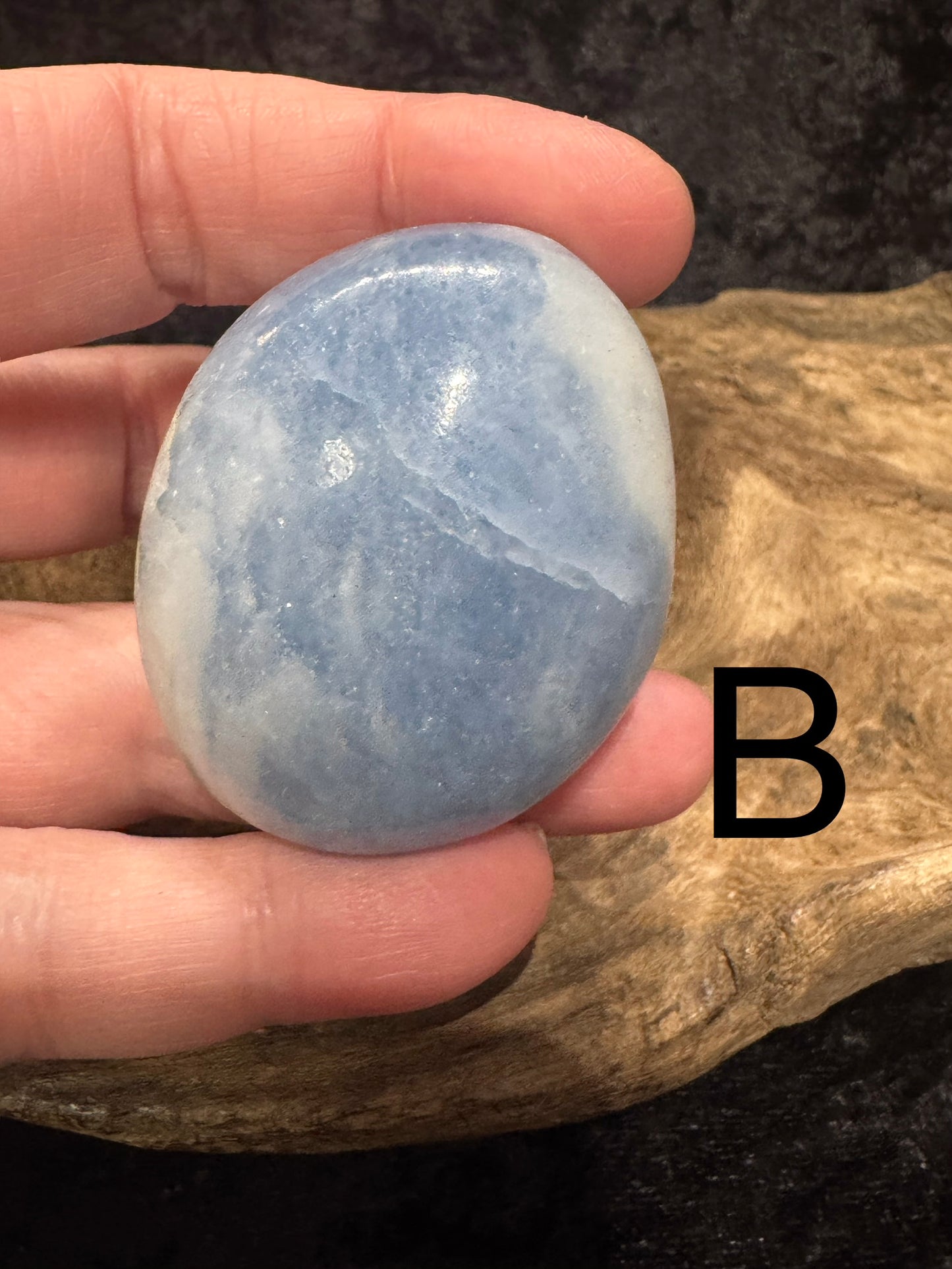 Blue calcite palm stones gallet