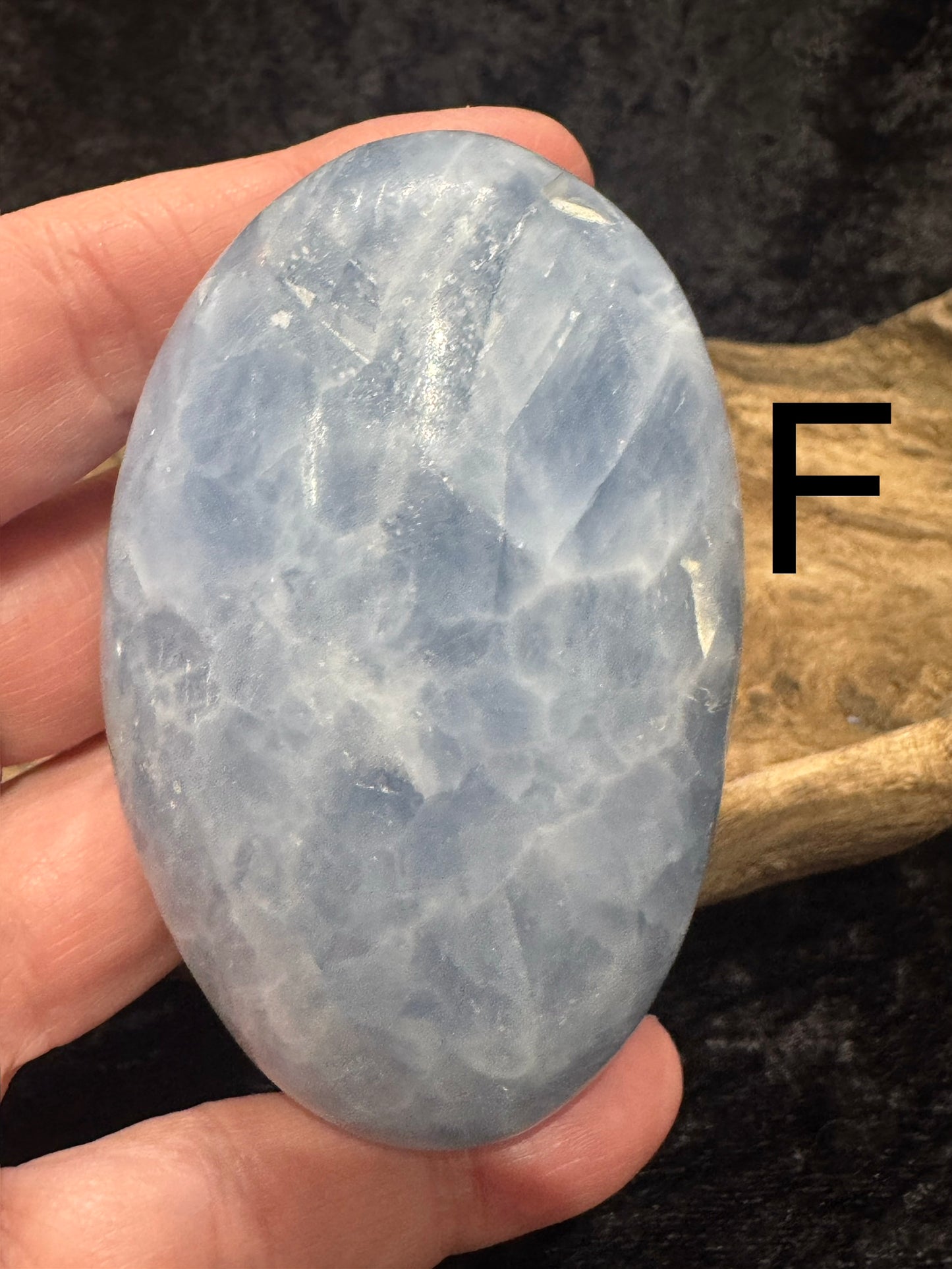 Blue calcite palm stones gallet