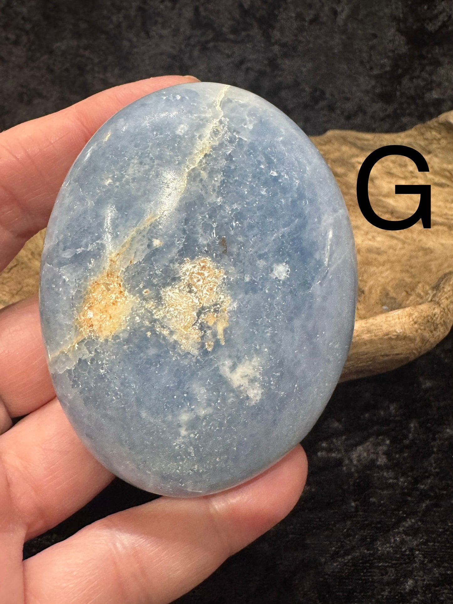 Blue calcite palm stones gallet