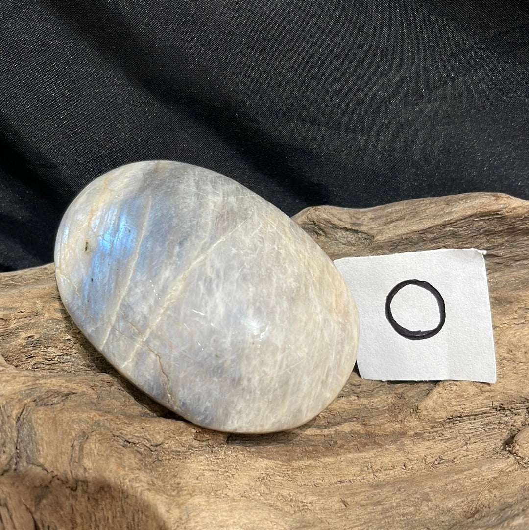 Belomorite moonstone (moonstone sunstone)