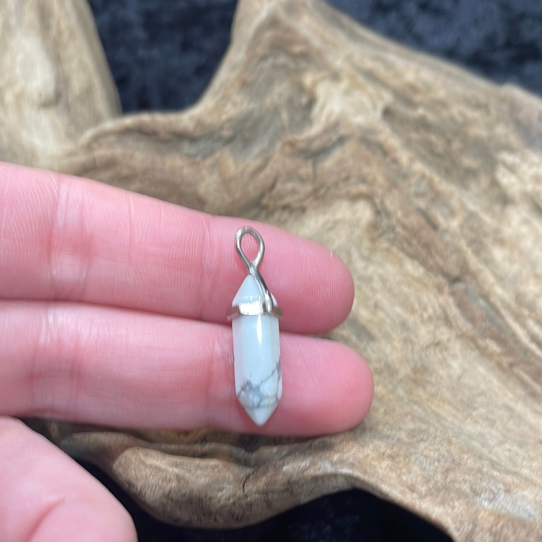 Classic setting crystal pendant