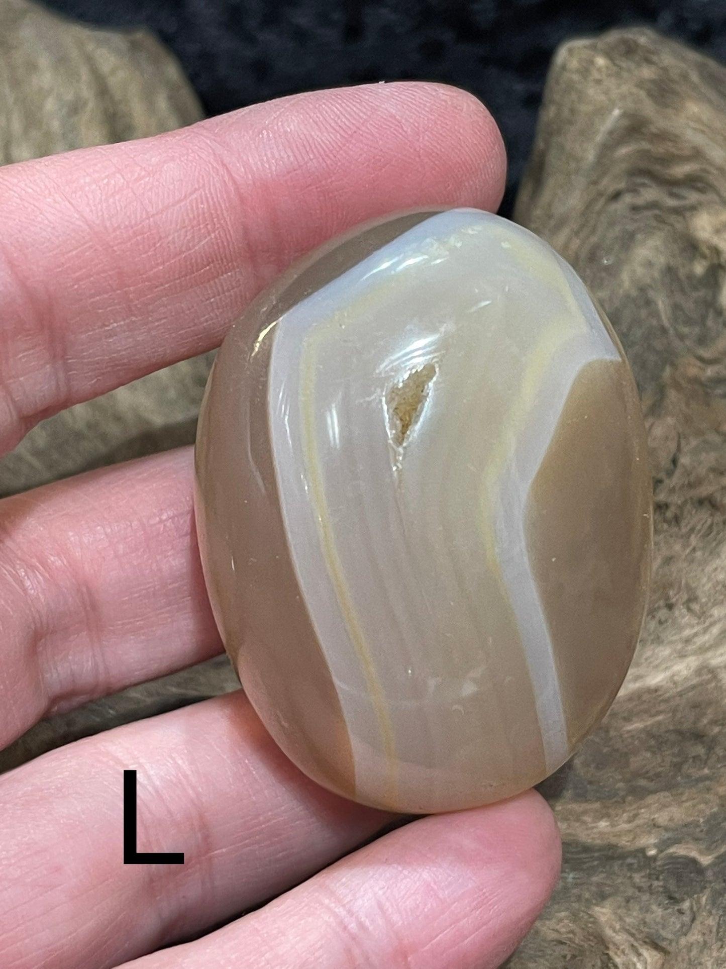 Banded agate palm stone