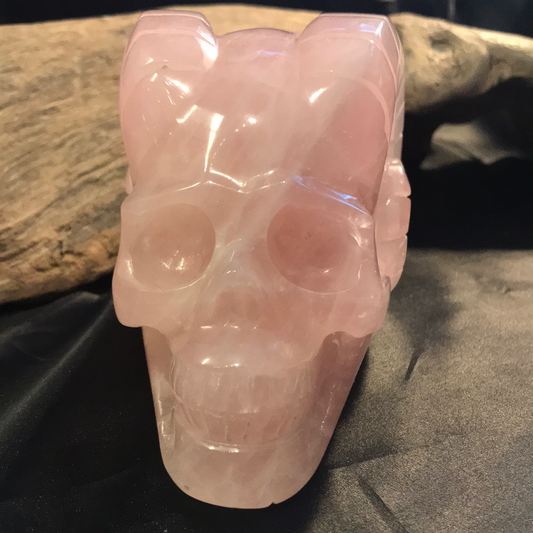 Rose quartz skull with horns