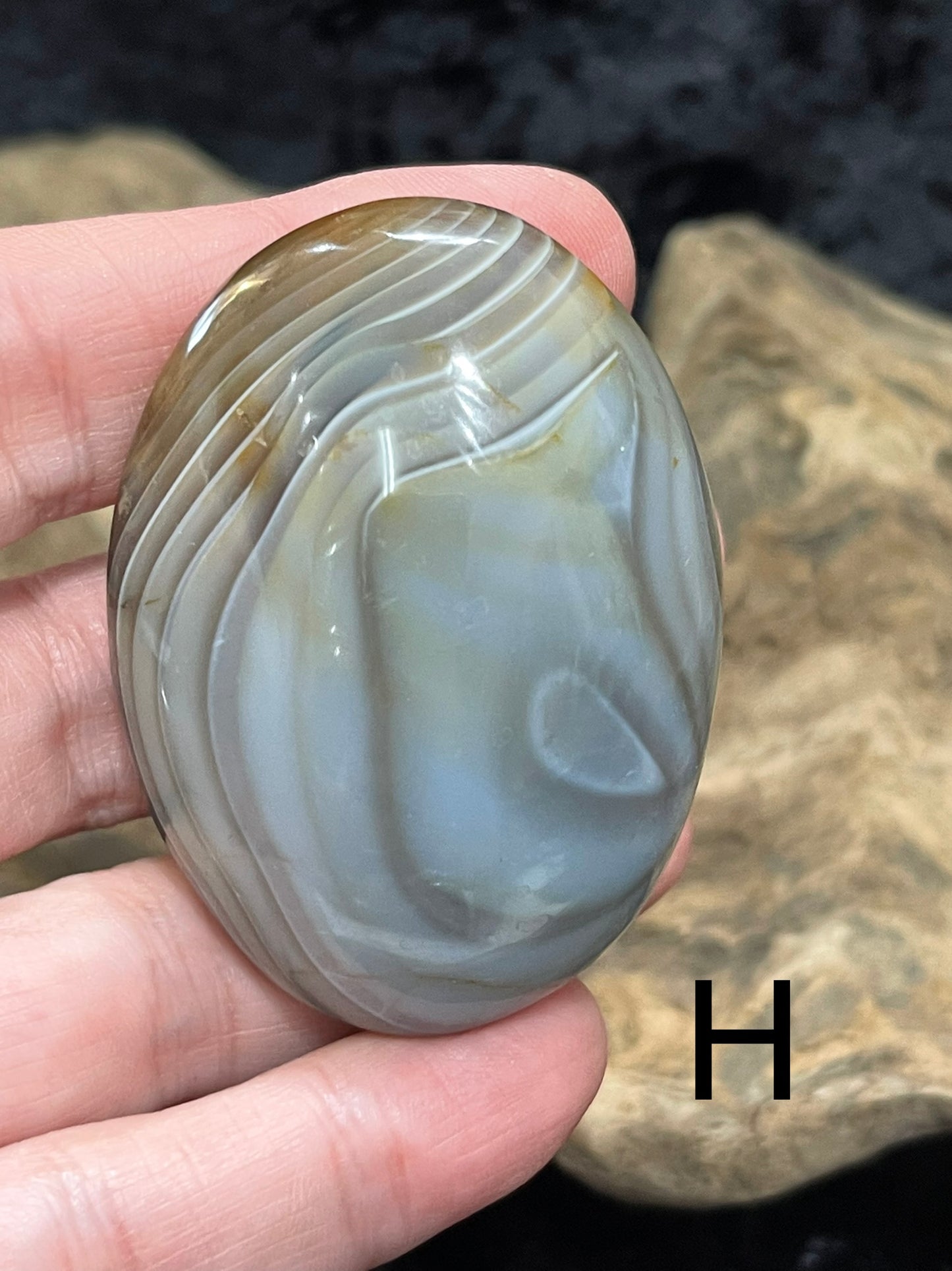 Banded agate palm stone