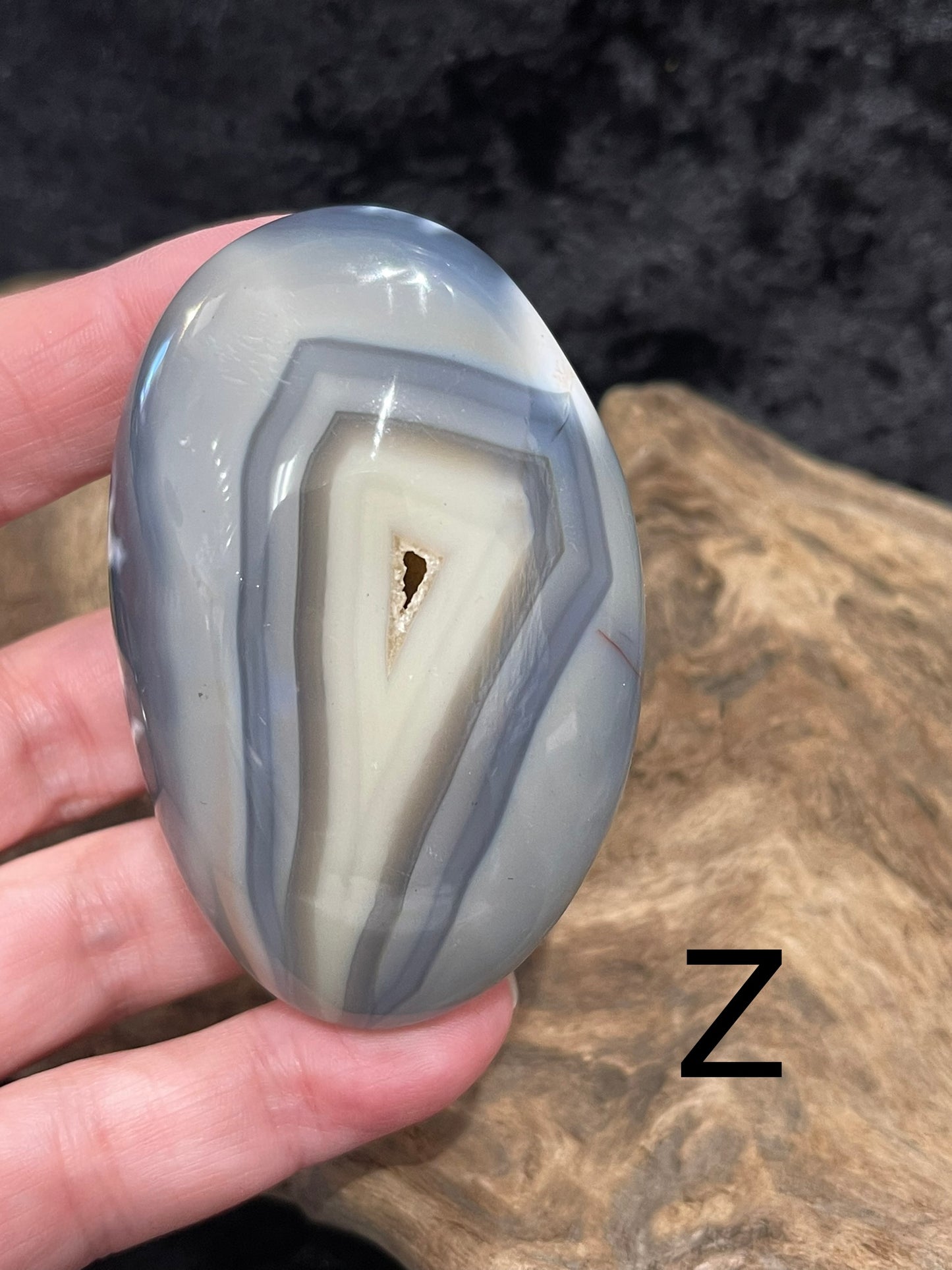 Banded agate palm stone