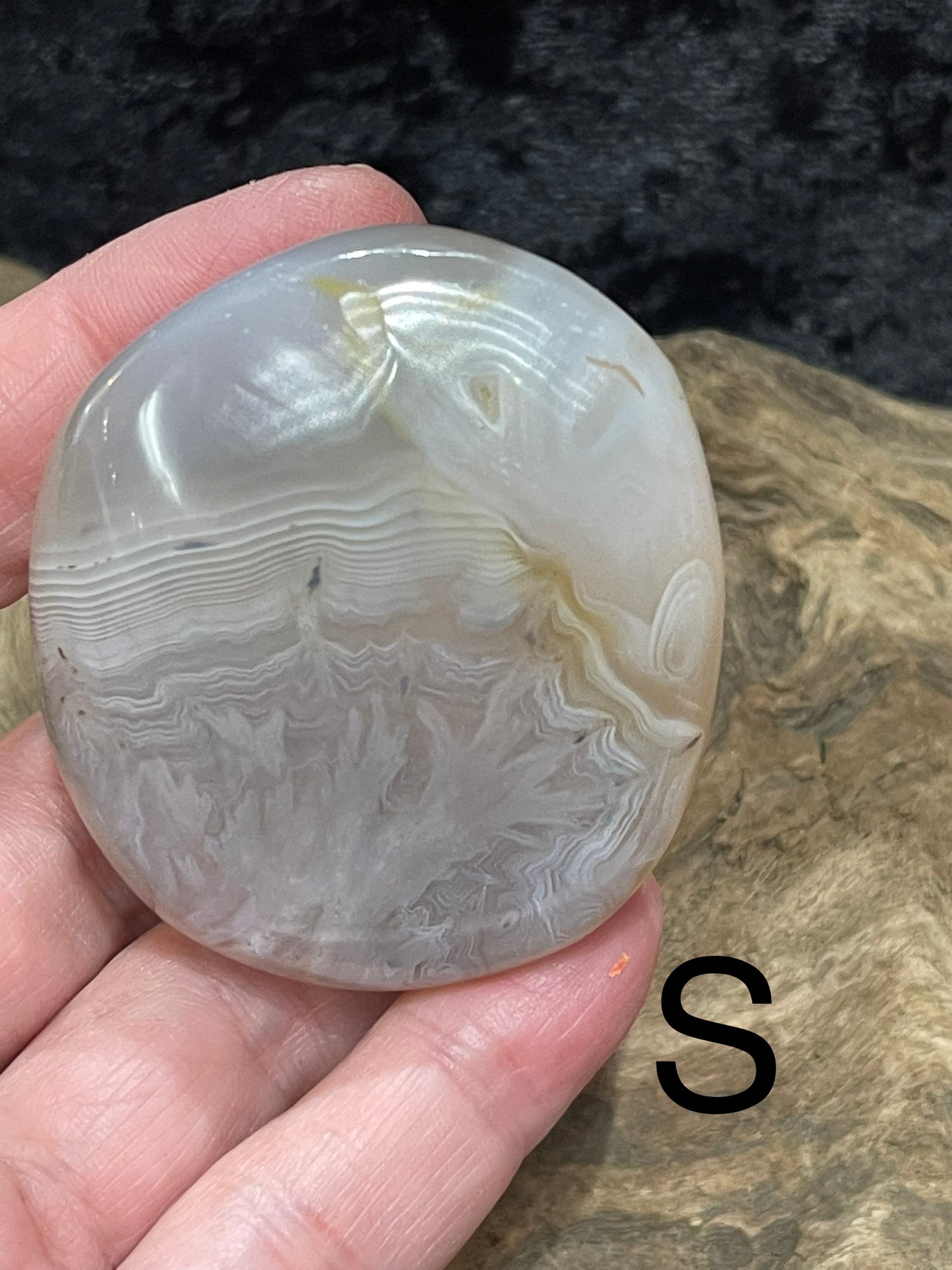 Banded agate palm stone