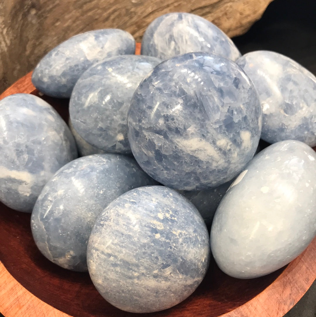 Blue calcite palm stones gallet