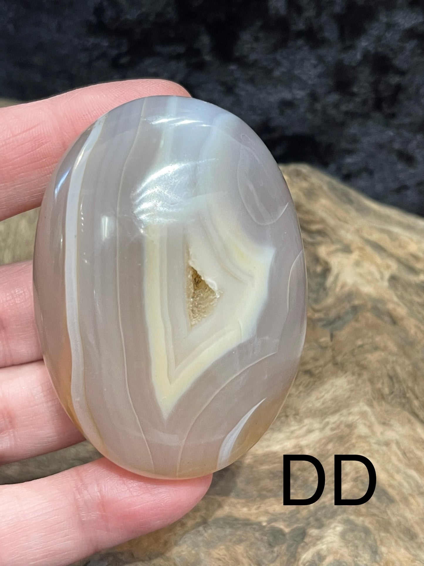 Banded agate palm stone